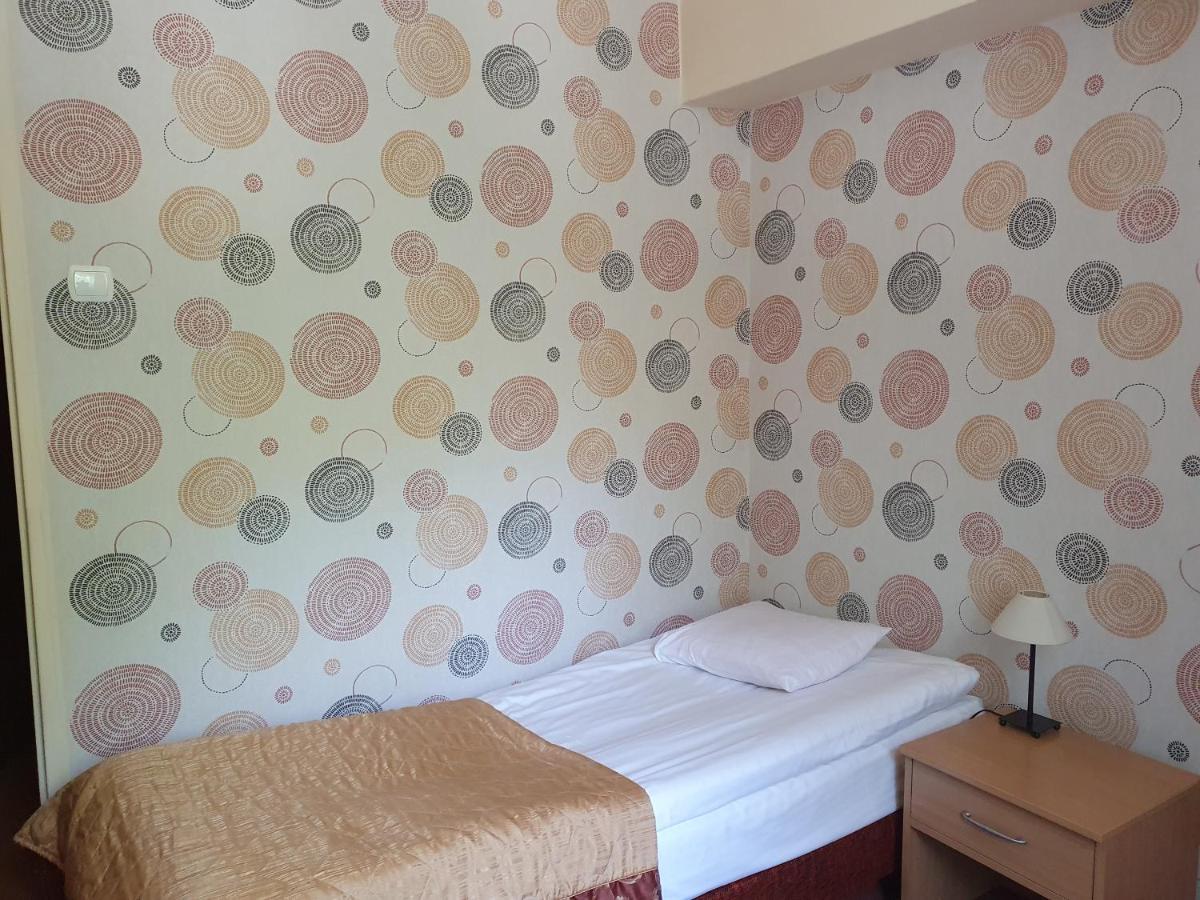 Hotel Iskra Жешов Екстериор снимка