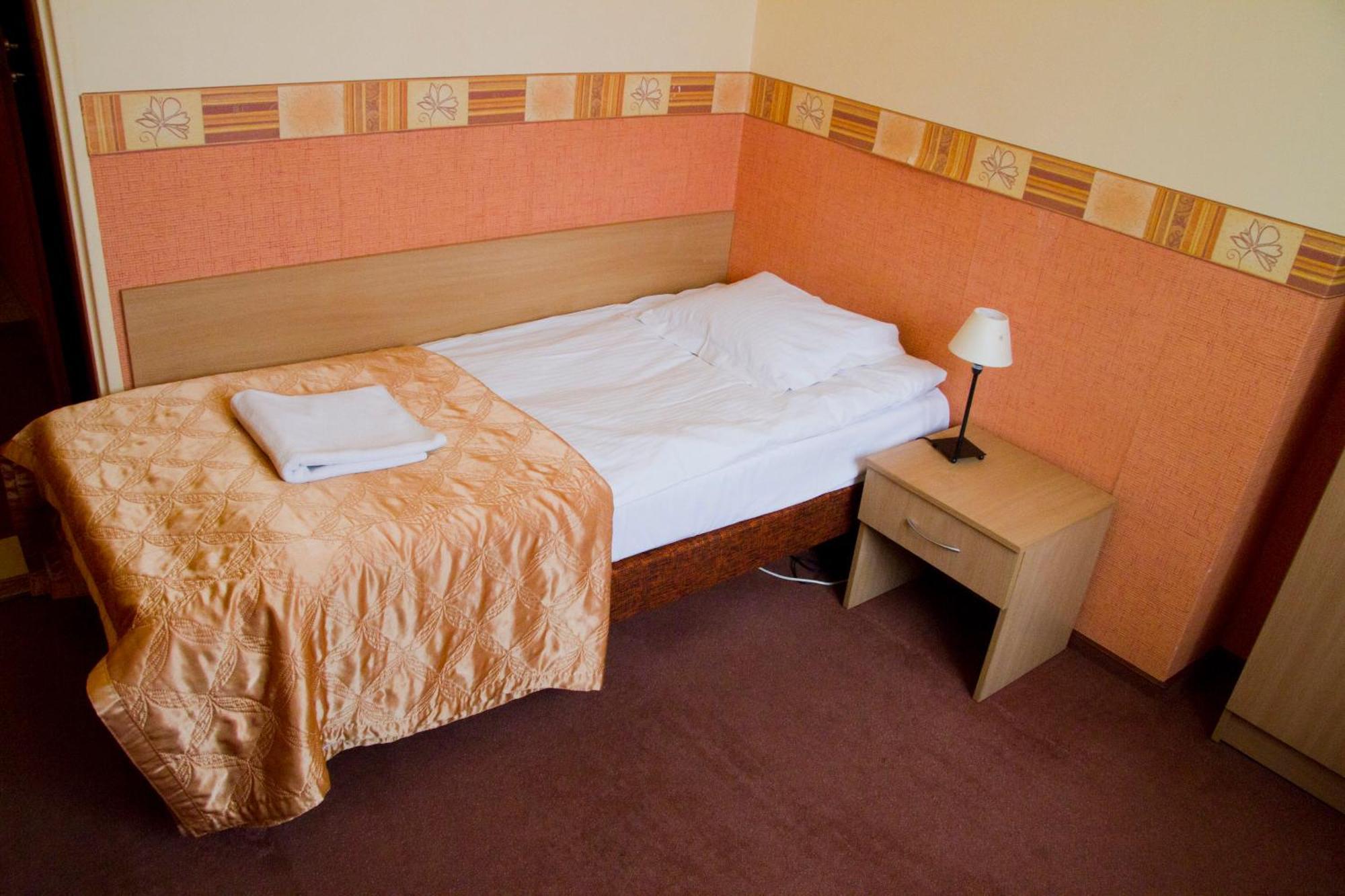 Hotel Iskra Жешов Екстериор снимка