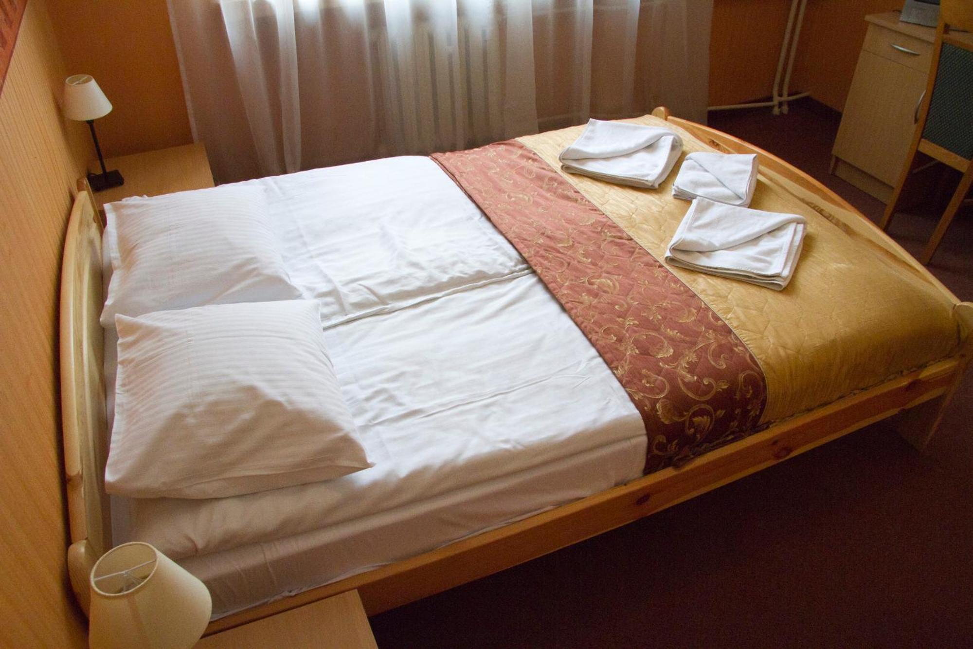 Hotel Iskra Жешов Екстериор снимка