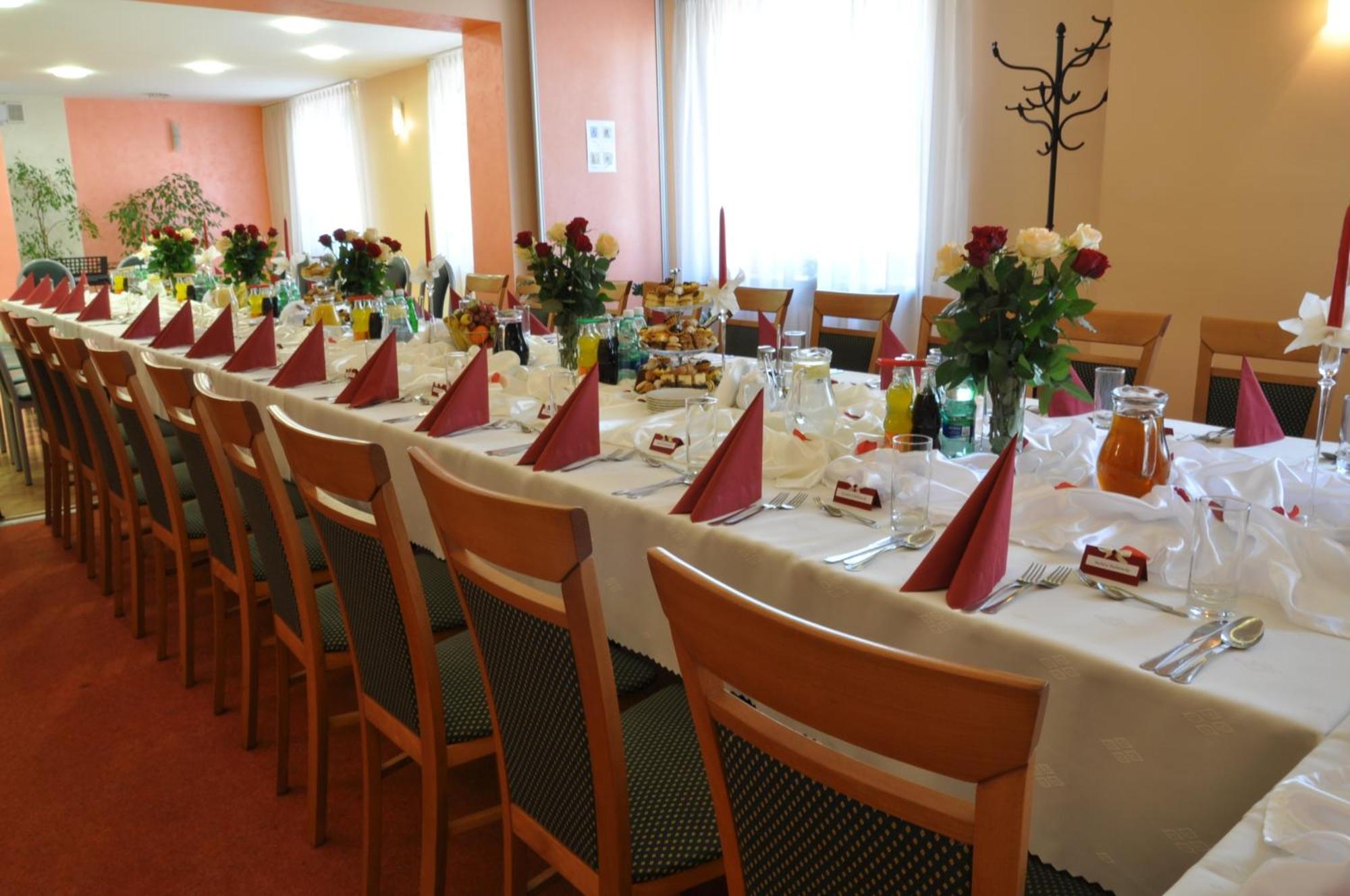 Hotel Iskra Жешов Екстериор снимка