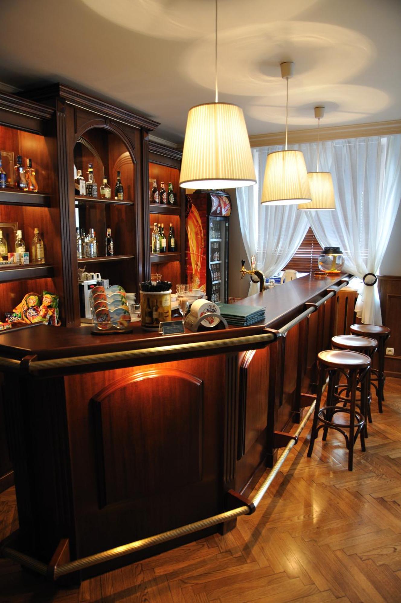 Hotel Iskra Жешов Екстериор снимка