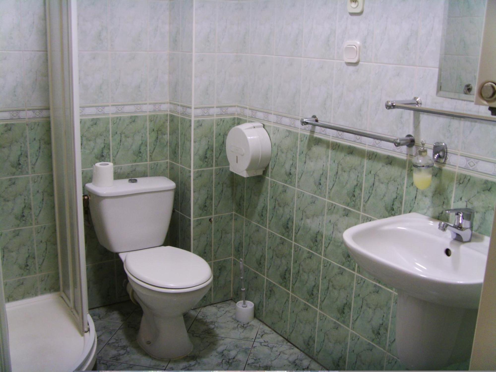 Hotel Iskra Жешов Екстериор снимка