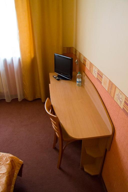Hotel Iskra Жешов Стая снимка