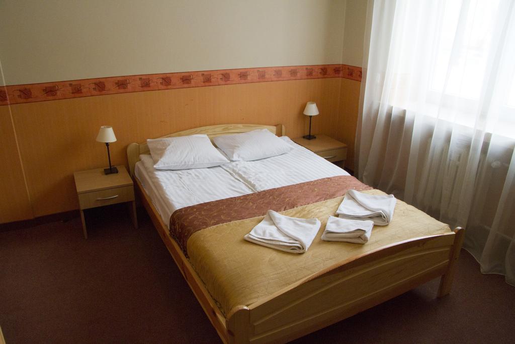 Hotel Iskra Жешов Стая снимка