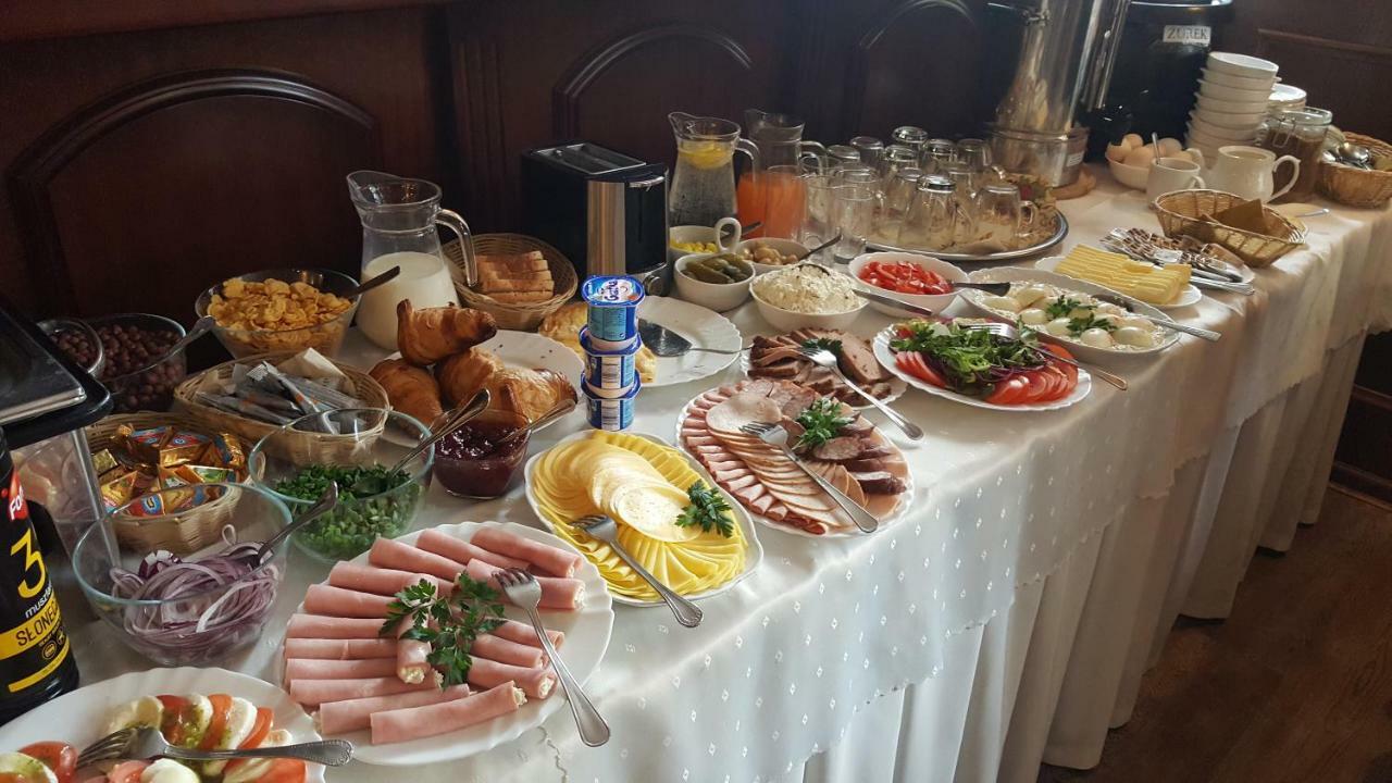 Hotel Iskra Жешов Екстериор снимка