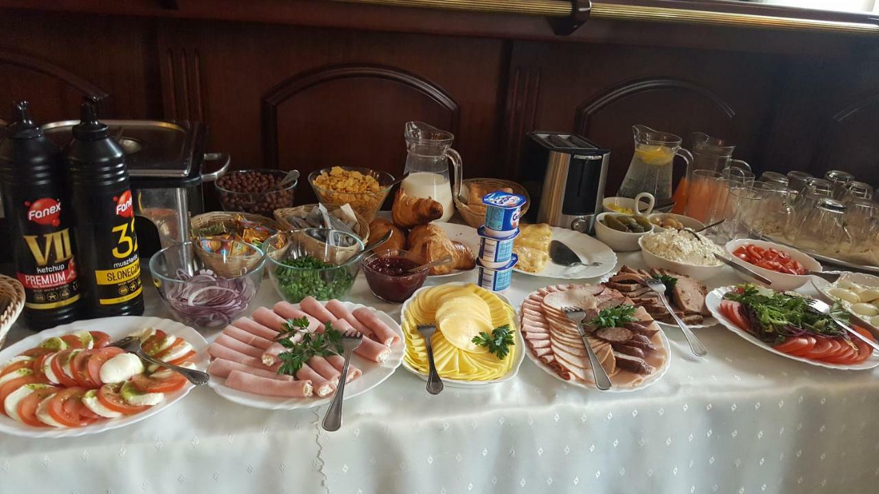 Hotel Iskra Жешов Екстериор снимка