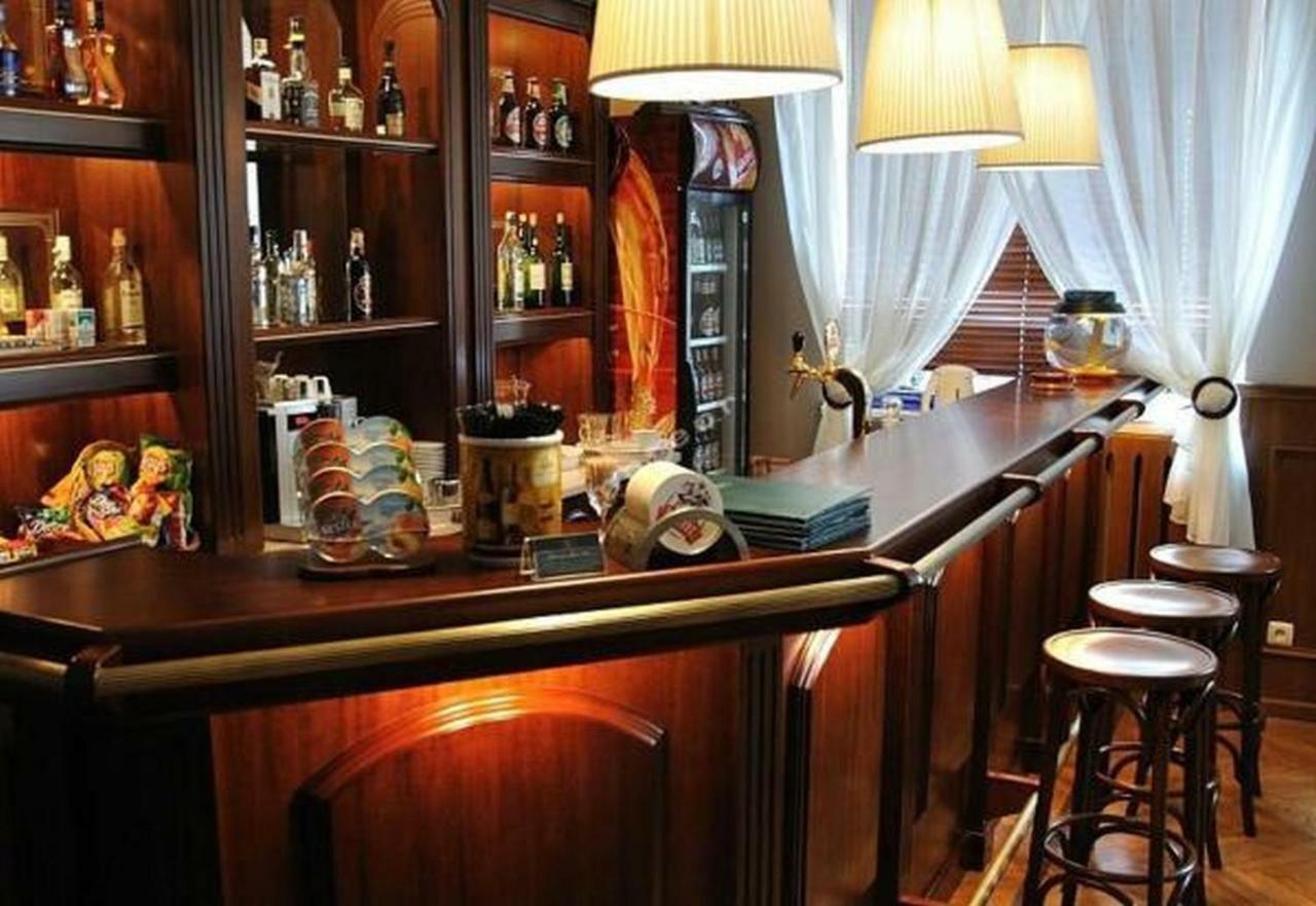 Hotel Iskra Жешов Екстериор снимка