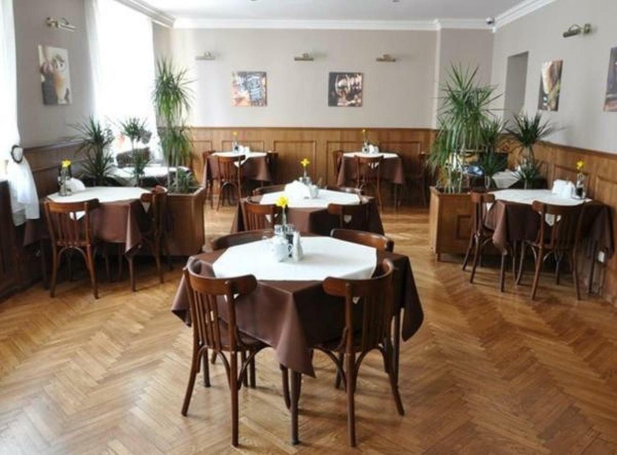 Hotel Iskra Жешов Екстериор снимка