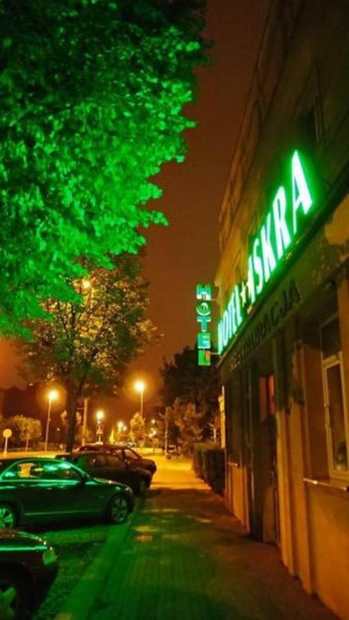 Hotel Iskra Жешов Екстериор снимка
